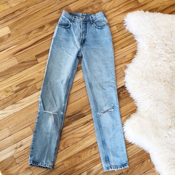 Vintage Denim - Vintage 90’s High Waisted Mom Jeans light wash